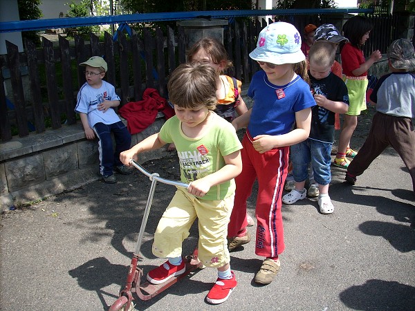 Závod na koloběžkách