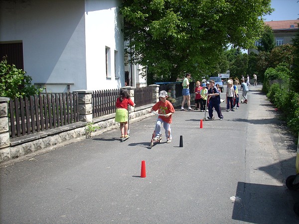 Závod na koloběžkách